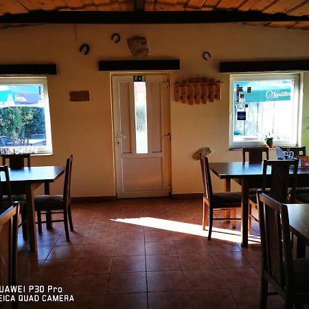 Restaurace A Penzion U Jessyho Perná Exteriör bild