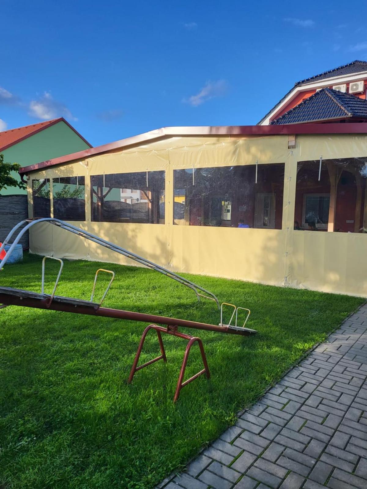 Restaurace A Penzion U Jessyho Hotell Perná Exteriör bild