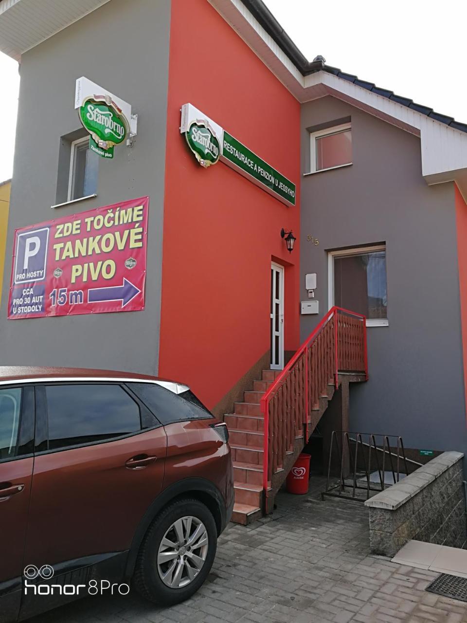 Restaurace A Penzion U Jessyho Perná Exteriör bild