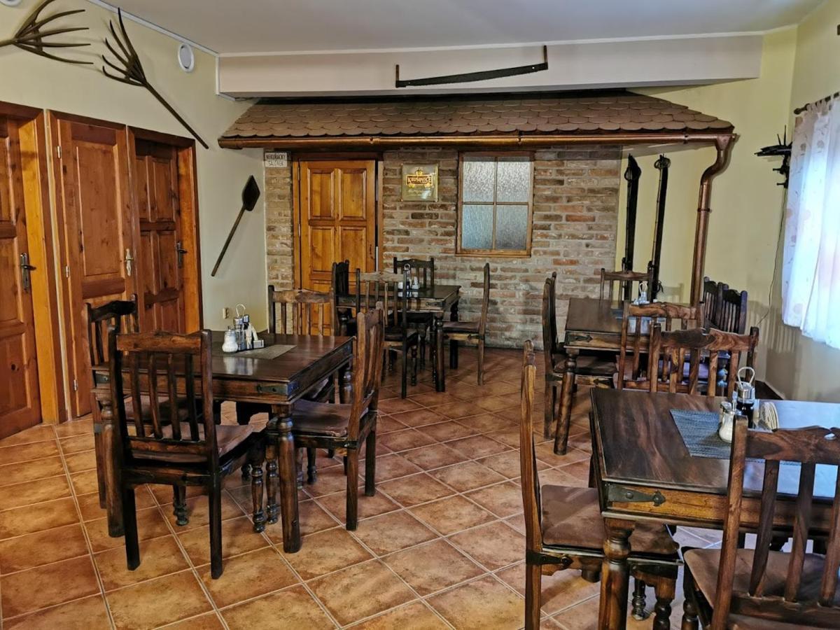 Restaurace A Penzion U Jessyho Perná Exteriör bild