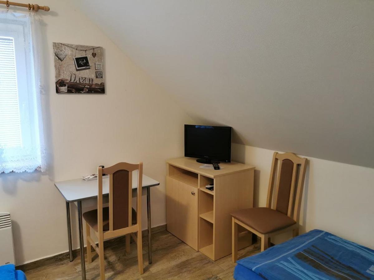 Restaurace A Penzion U Jessyho Perná Exteriör bild